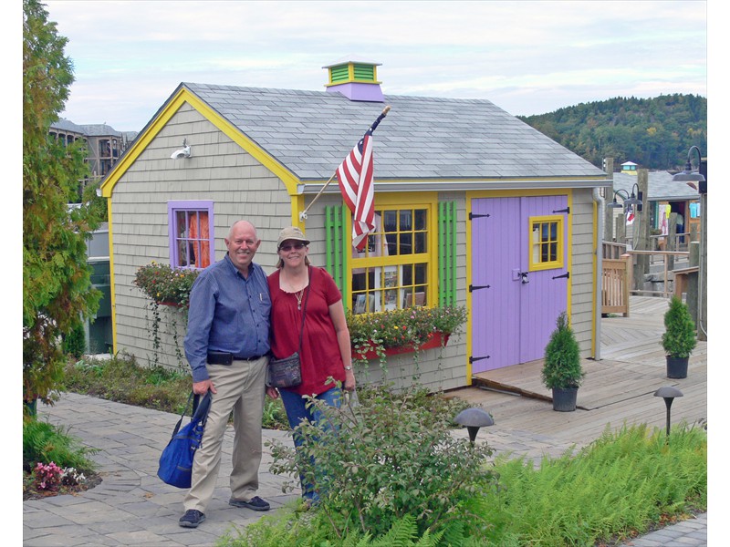 Pete and June in front of a colorful building